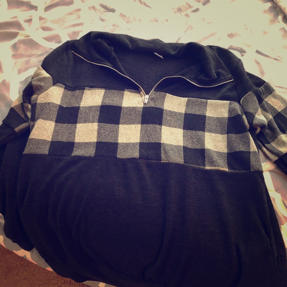 Buffalo Black checkered pullover